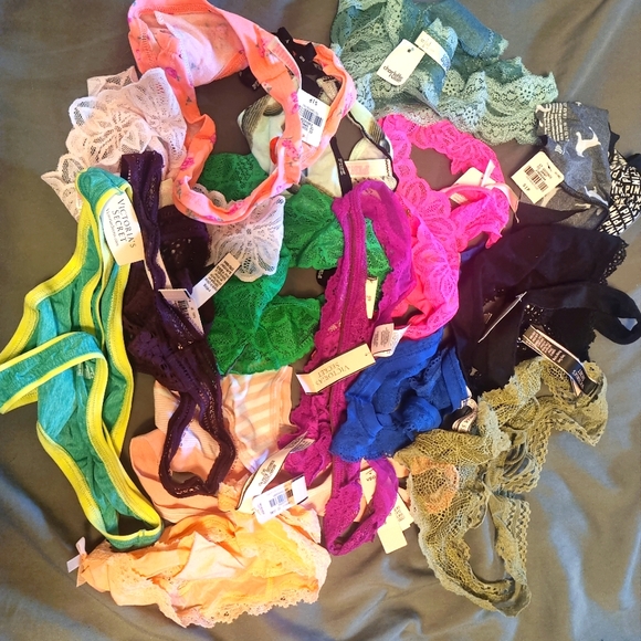 Victoria Secret Thong Bundle Size Small - Picture 1 of 1